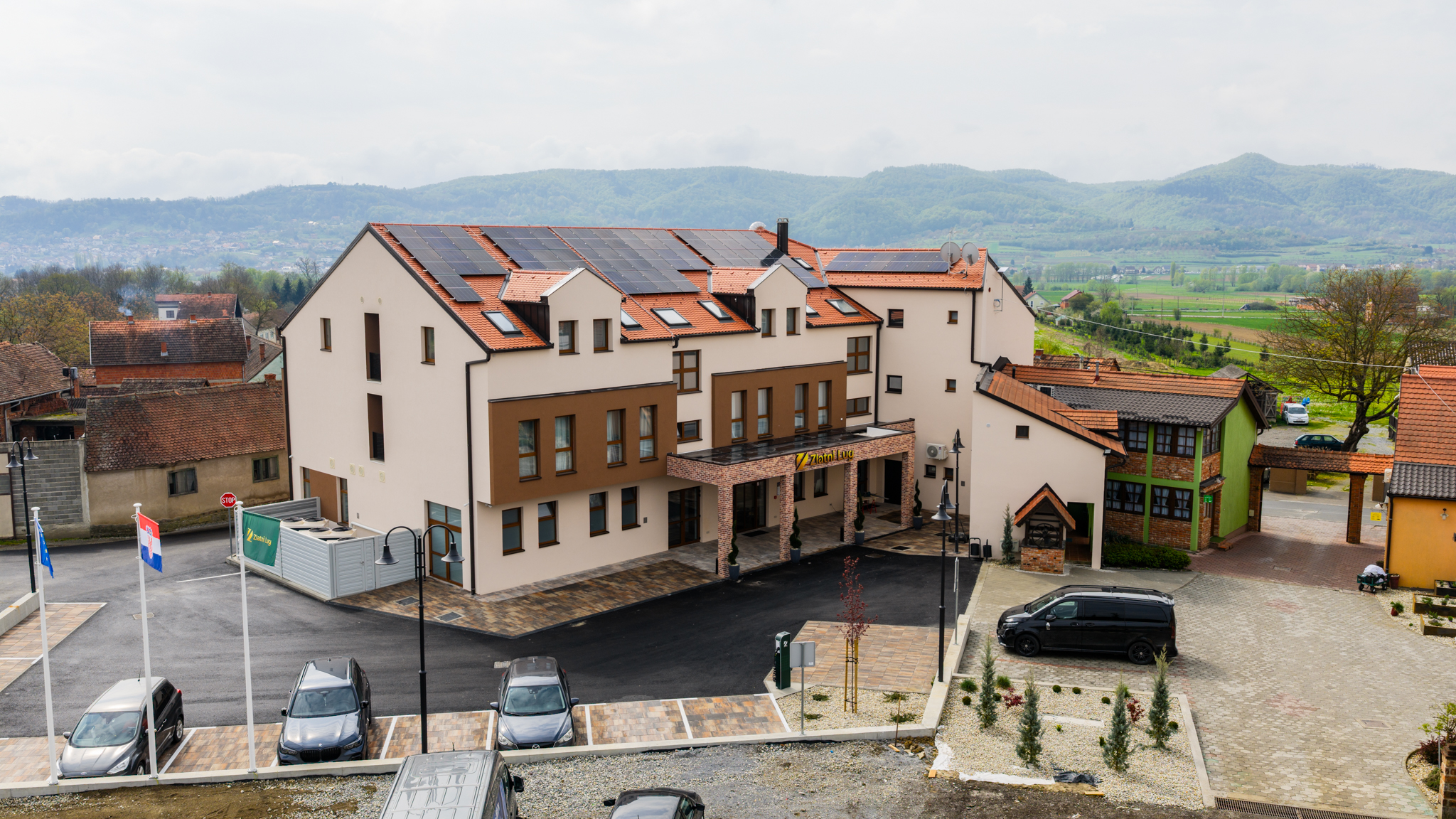 Difuzni hotel Zlatni Lug