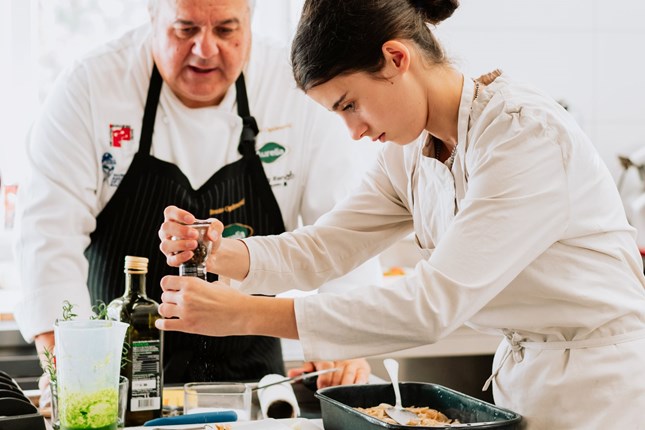 Iskustvo koje će pamtiti: budući kuhari Zlatne Slavonije kuhali s poznatim chefom - Slika 16