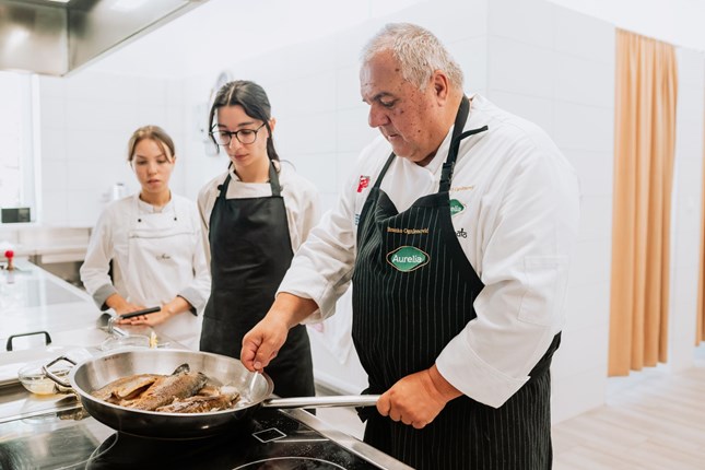 Iskustvo koje će pamtiti: budući kuhari Zlatne Slavonije kuhali s poznatim chefom - Slika 15