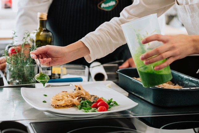 Iskustvo koje će pamtiti: budući kuhari Zlatne Slavonije kuhali s poznatim chefom - Slika 12