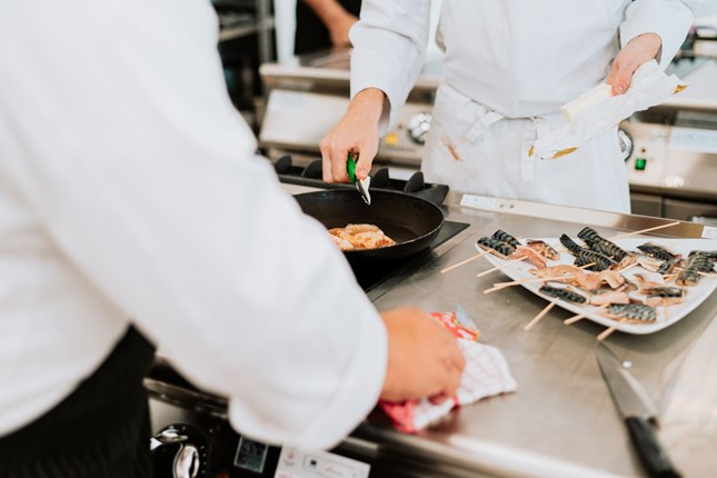 Iskustvo koje će pamtiti: budući kuhari Zlatne Slavonije kuhali s poznatim chefom - Slika 7